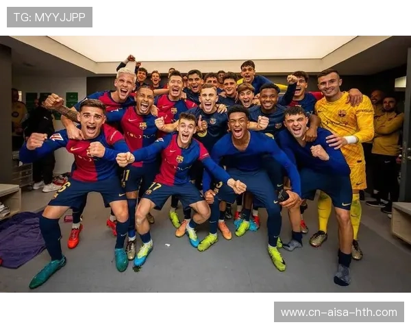 巴萨反越位配合完美，莱万补射擦网入网