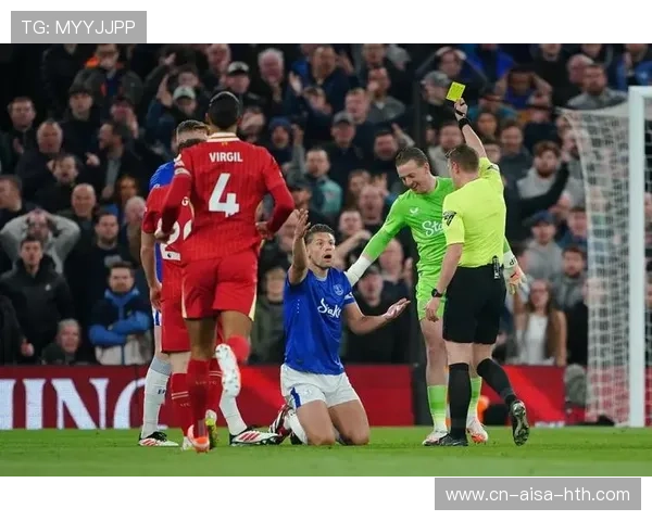 角球混战后点补射成为决定性一击——足球场上的致命一击